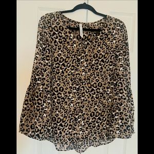 Leopard print bell sleeve v-neck blouse